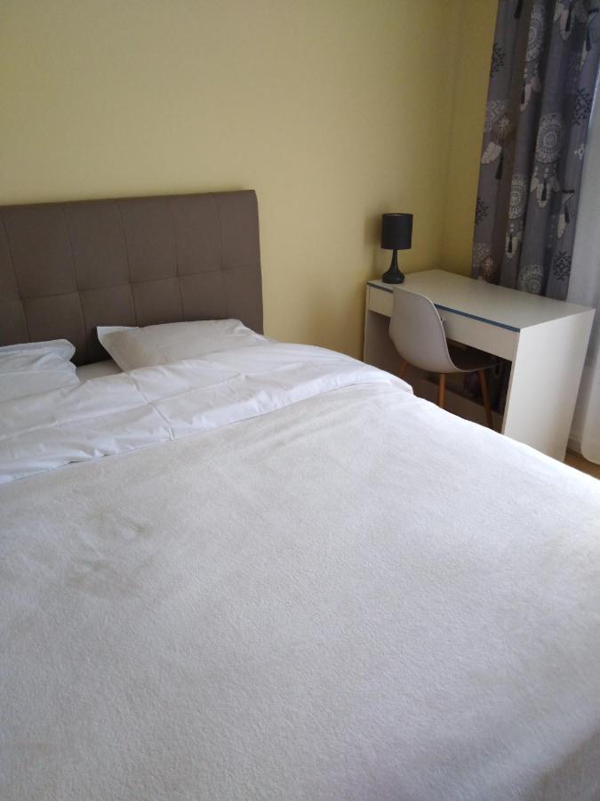 Chez Myla Chambre Avec Tv Ecran Plat Et Salle De Bain Privative ブールジュ エクステリア 写真