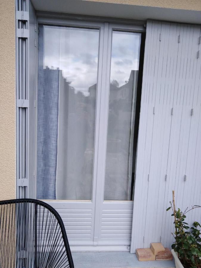 Chez Myla Chambre Avec Tv Ecran Plat Et Salle De Bain Privative ブールジュ エクステリア 写真