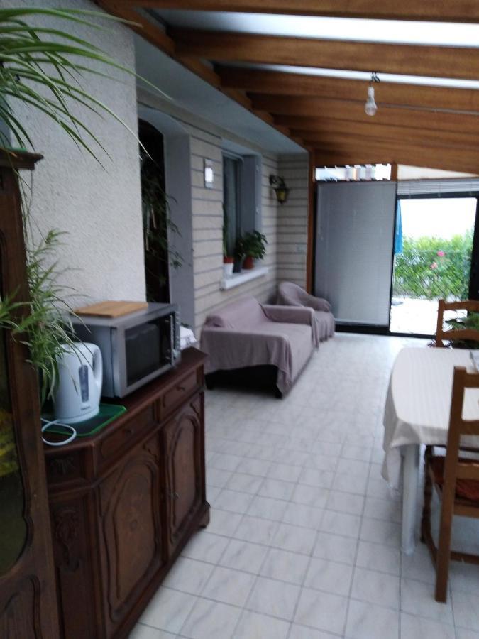 Chez Myla Chambre Avec Tv Ecran Plat Et Salle De Bain Privative ブールジュ エクステリア 写真